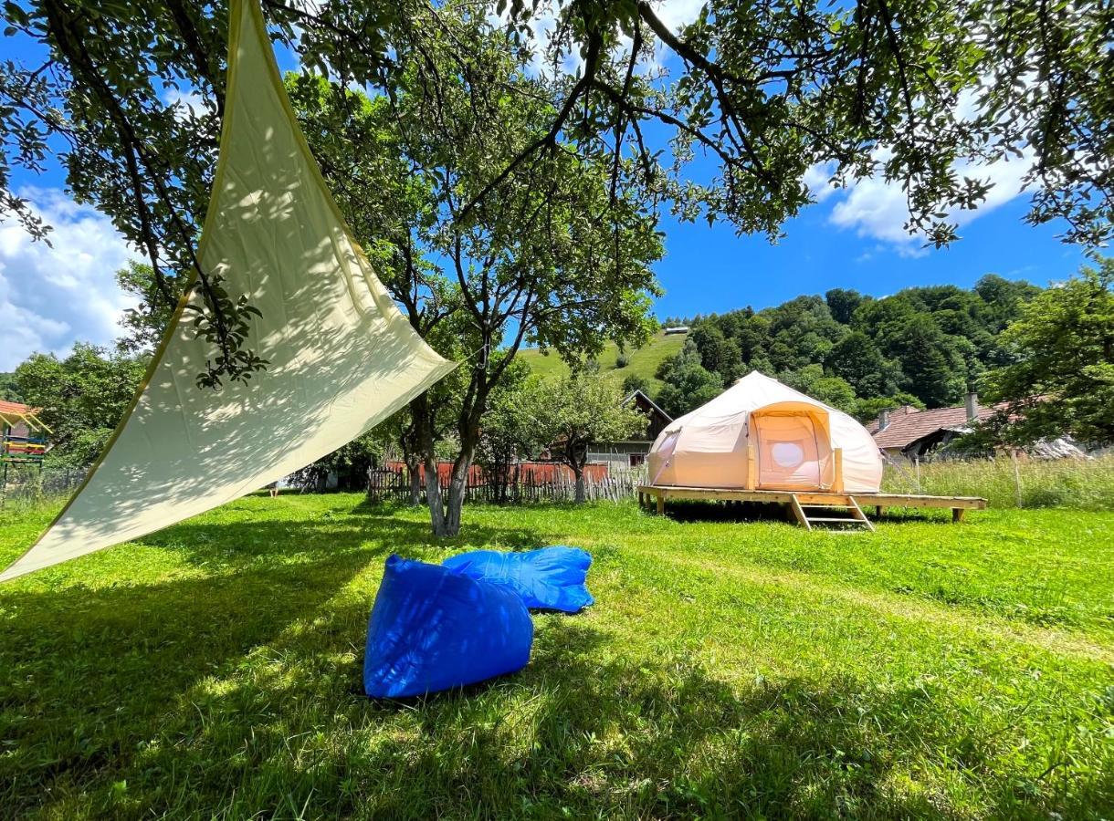 Flore'S Garden Glamping Hotel Törcsvár Kültér fotó